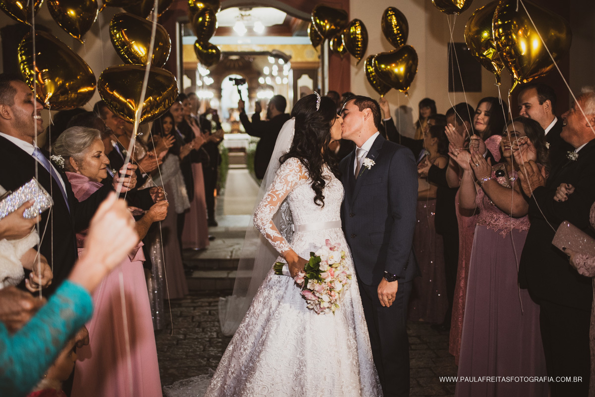 Saída dos noivos da igreja Nossa Senhora das Graças em Guaratinguetá - São Paulo