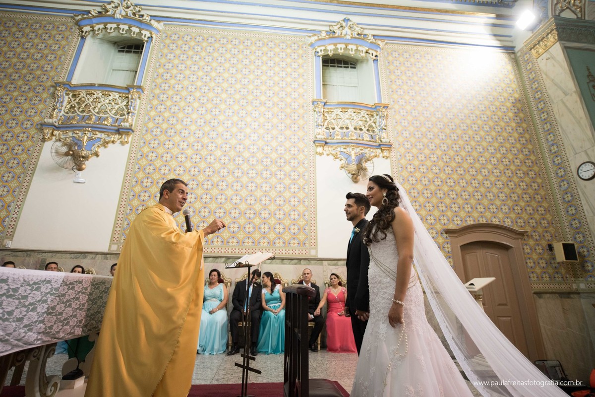 recanto-vip-e-catedral-de-santo-antonio-de-guaratingueta-casamento-de-thais-prado-e-pedro-antunes-fotografado-por-paula-freitas-e-video-de-supimpa-audiovisual