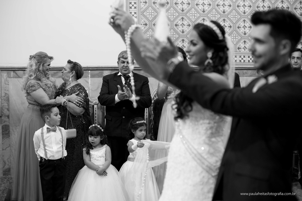 recanto-vip-e-catedral-de-santo-antonio-de-guaratingueta-casamento-de-thais-prado-e-pedro-antunes-fotografado-por-paula-freitas-e-video-de-supimpa-audiovisual