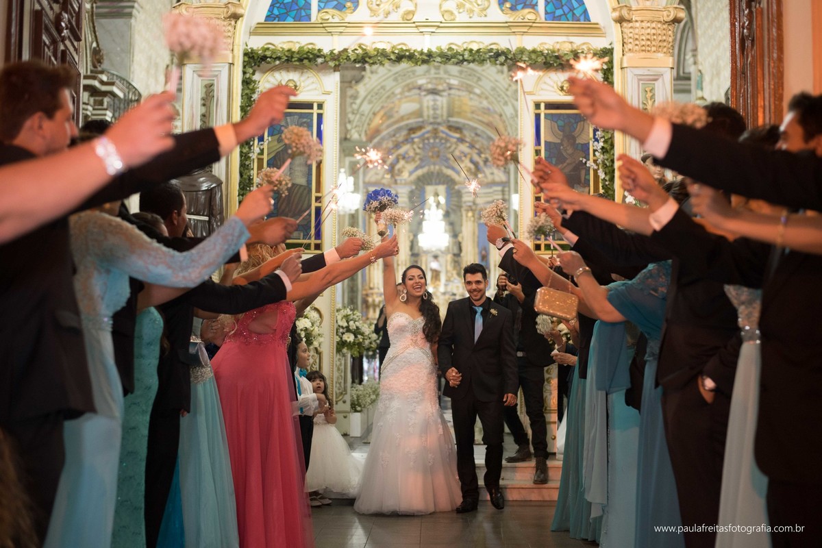 recanto-vip-e-catedral-de-santo-antonio-de-guaratingueta-casamento-de-thais-prado-e-pedro-antunes-fotografado-por-paula-freitas-e-video-de-supimpa-audiovisual