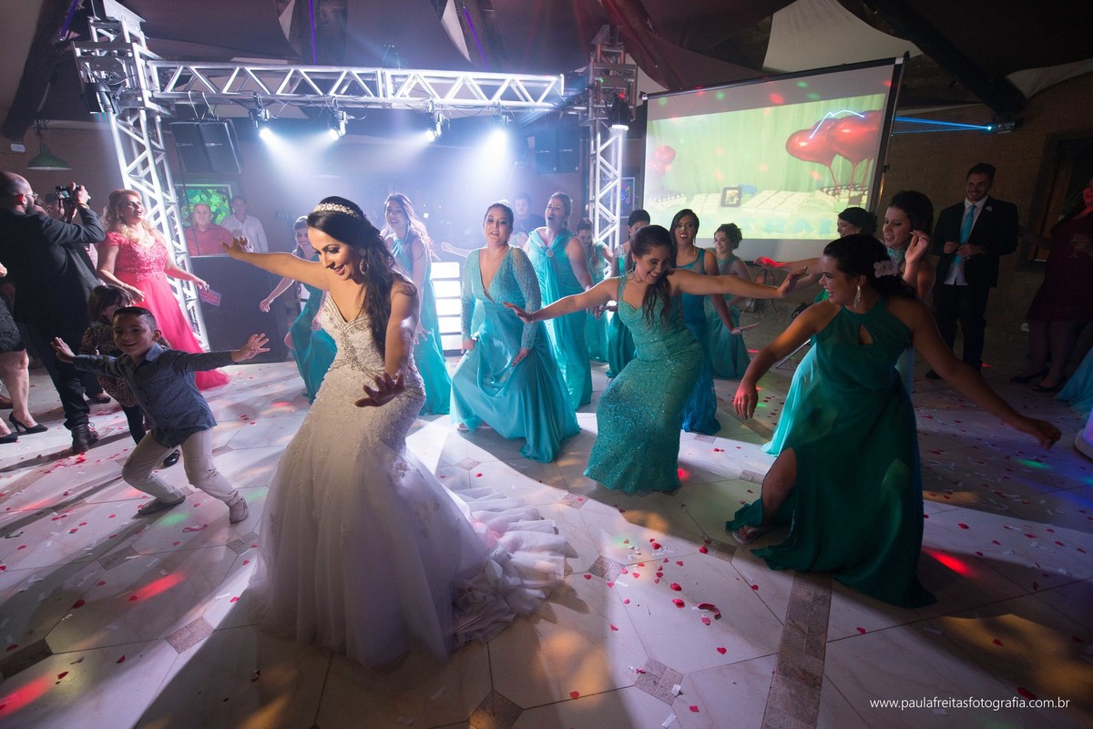 recanto-vip-e-catedral-de-santo-antonio-de-guaratingueta-casamento-de-thais-prado-e-pedro-antunes-fotografado-por-paula-freitas-e-video-de-supimpa-audiovisual