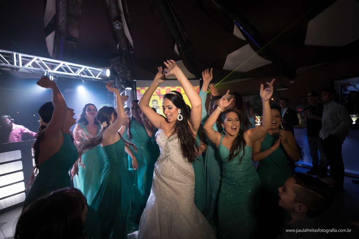 recanto-vip-e-catedral-de-santo-antonio-de-guaratingueta-casamento-de-thais-prado-e-pedro-antunes-fotografado-por-paula-freitas-e-video-de-supimpa-audiovisual