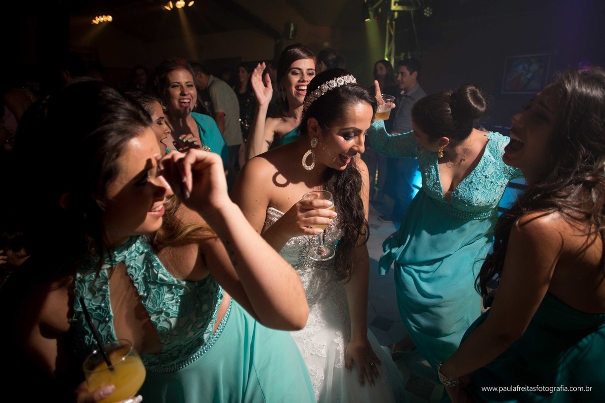 recanto-vip-e-catedral-de-santo-antonio-de-guaratingueta-casamento-de-thais-prado-e-pedro-antunes-fotografado-por-paula-freitas-e-video-de-supimpa-audiovisual