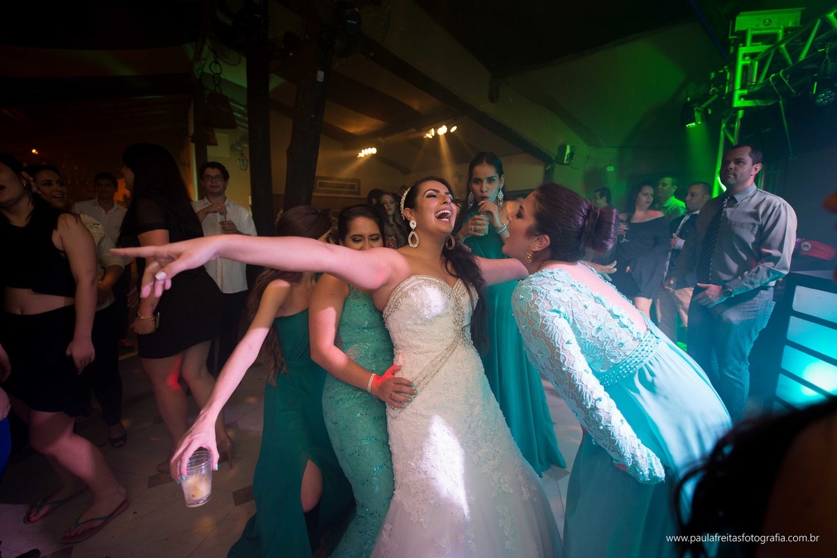 recanto-vip-e-catedral-de-santo-antonio-de-guaratingueta-casamento-de-thais-prado-e-pedro-antunes-fotografado-por-paula-freitas-e-video-de-supimpa-audiovisual