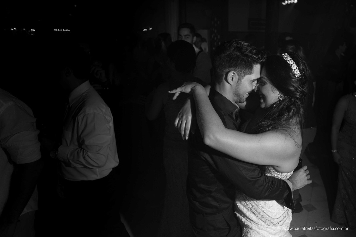 recanto-vip-e-catedral-de-santo-antonio-de-guaratingueta-casamento-de-thais-prado-e-pedro-antunes-fotografado-por-paula-freitas-e-video-de-supimpa-audiovisual