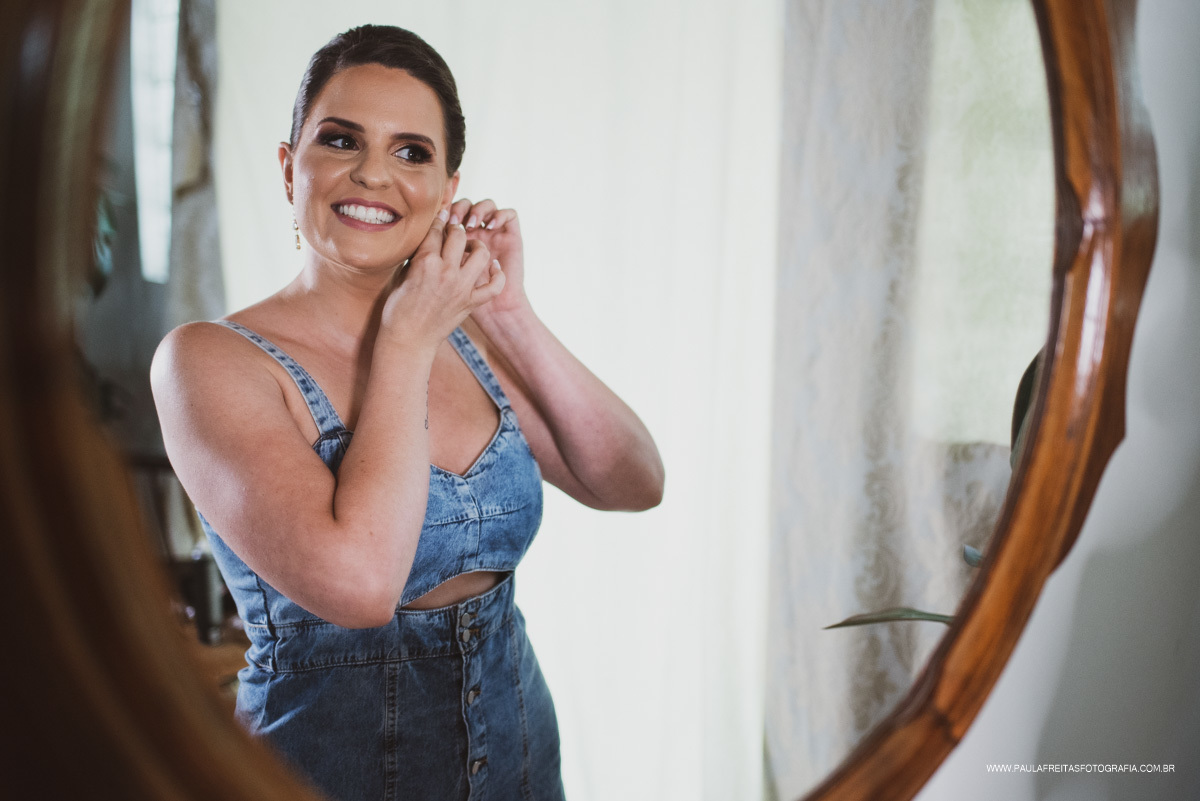 Noiva se arrumando para casamento em Guaratinguetá - SP