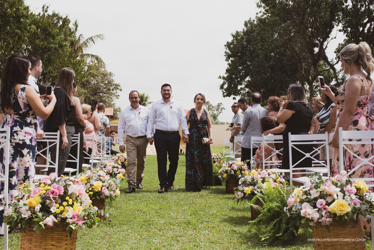 Noivo entrando na igreja