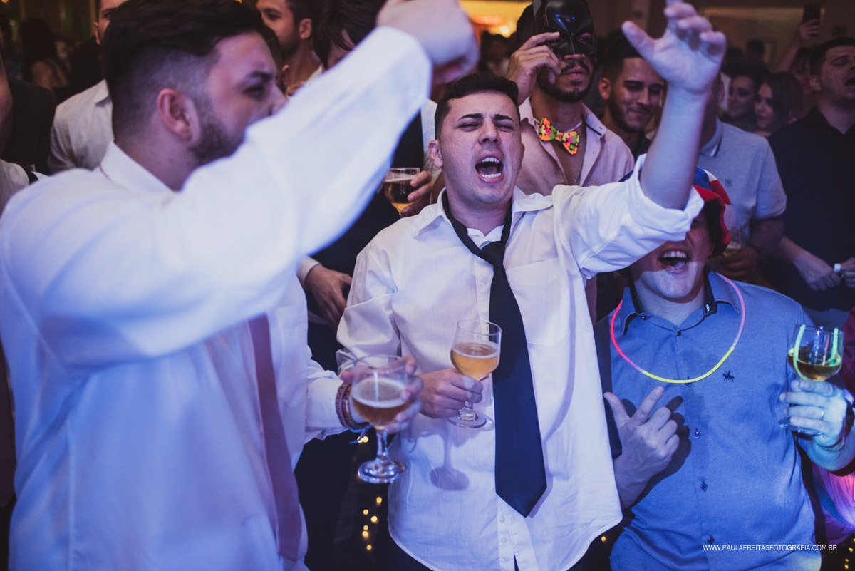 Noivos dançando na festa de casamento no Spaço Vip