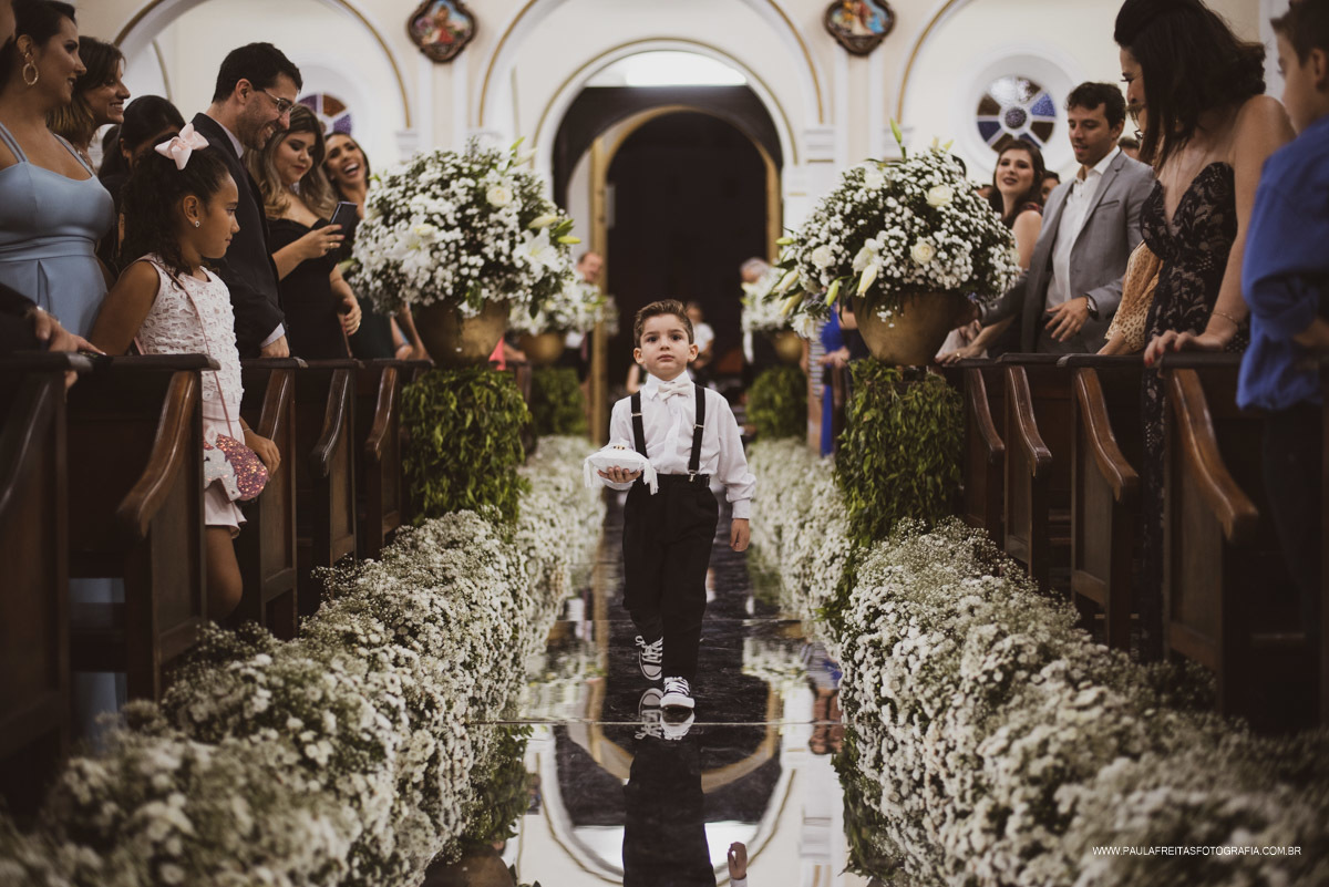 Pajem entrando na igreja