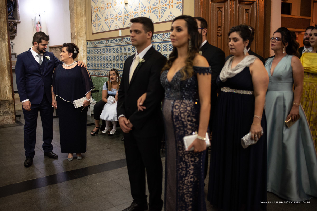 Padrinhos prontos para a entrada na igreja