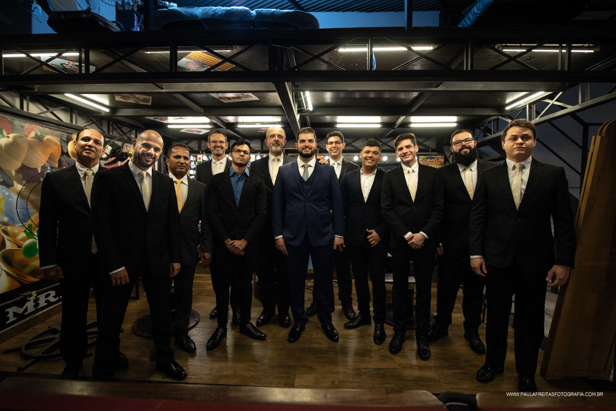 Padrinhos junto com o noivo