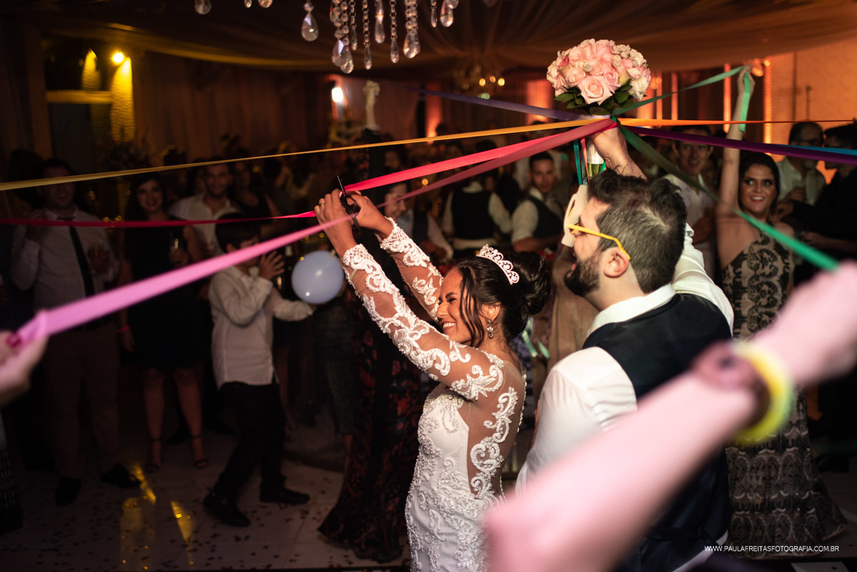 Corte da fita do buquê