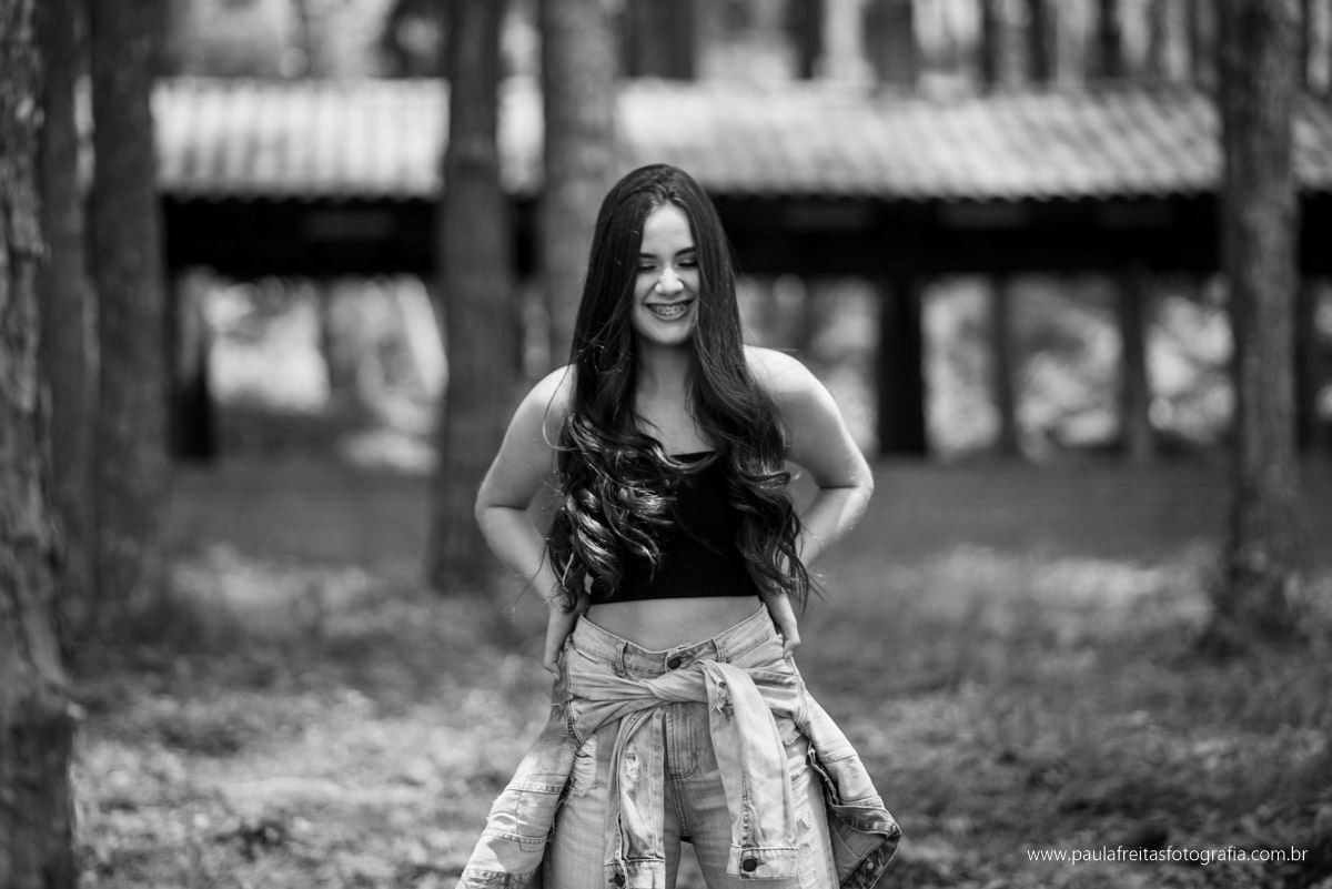 Menina de 15 anos no campo