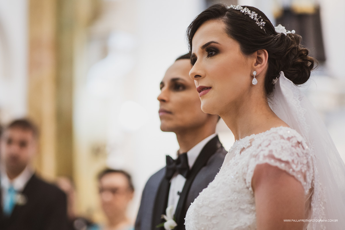 Noivos no altar em Pindamonhangaba - SP 