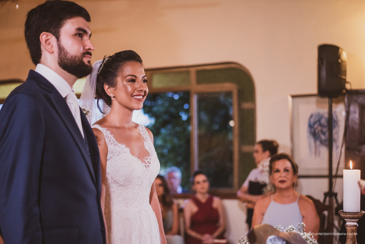 Noivos no altar 
Casamento em Hotel sete lagos 
Guaratinguetá - SP