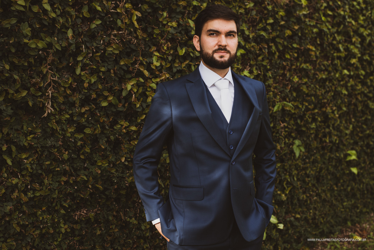 Noivo com terno azul 
Casamento em Hotel sete lagos 
Guaratinguetá - SP