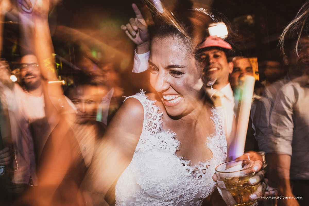 Noiva bebendo
Casamento em Hotel sete lagos 
Guaratinguetá - SP