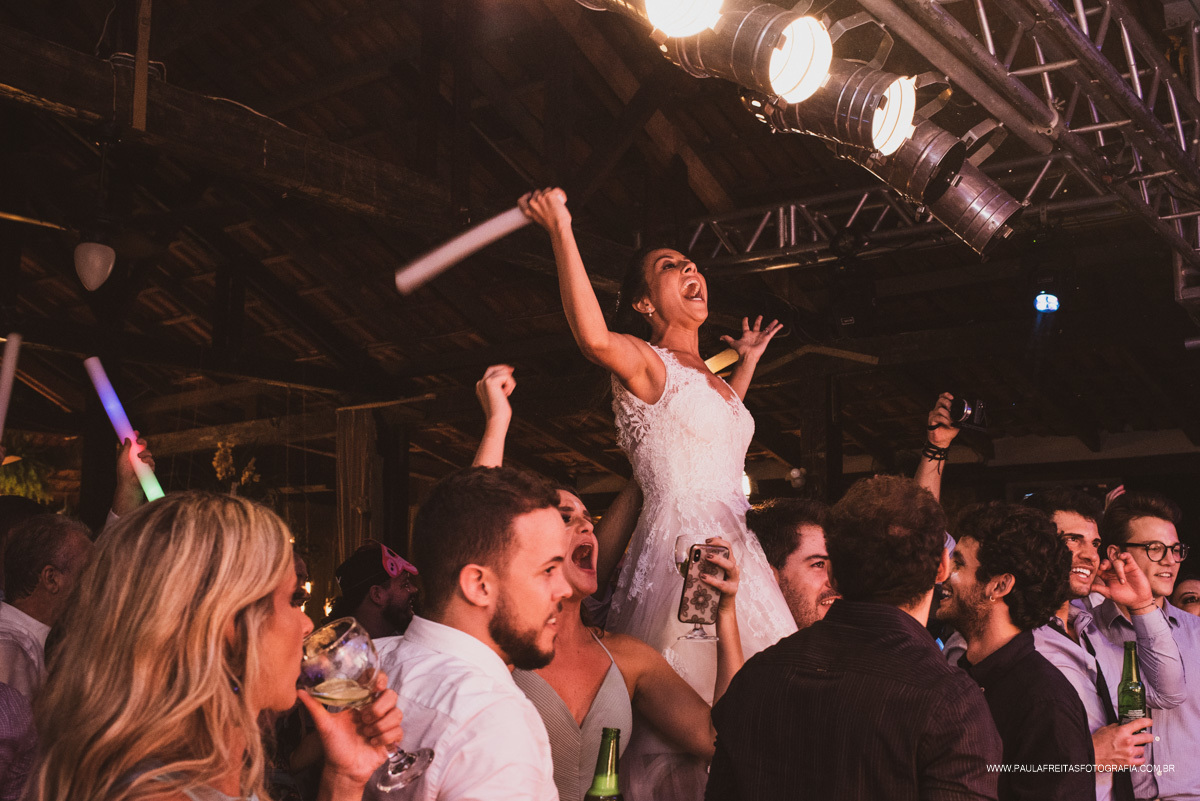 Noiva pulando
Casamento em Hotel sete lagos 
Guaratinguetá - SP
