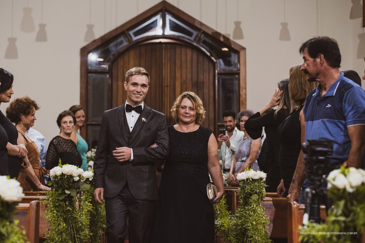 Noivo entrando no casamento na Fazenda esperança em Guaratinguetá - SP