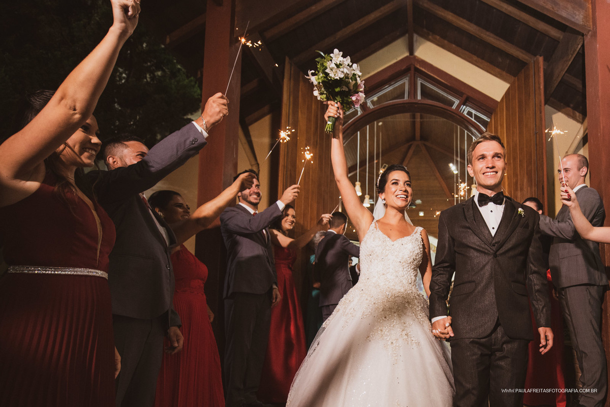 Saída dos noivos da igreja