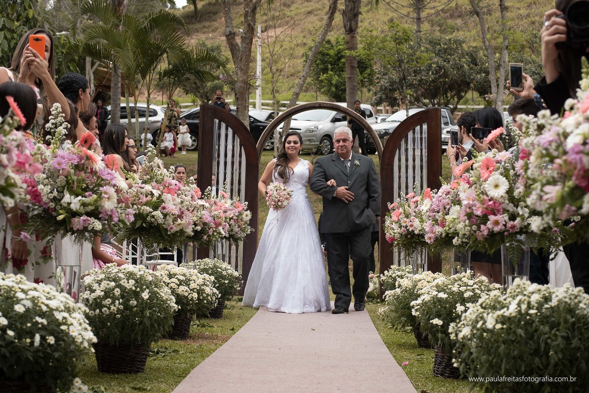 casamento-de-dia-feito-em-sao-luiz-do-paraitinga-de-michele-e-gustavo-e-fotografado-por-paula-freitas-fotografia-video-de-supimpa-audiovisual