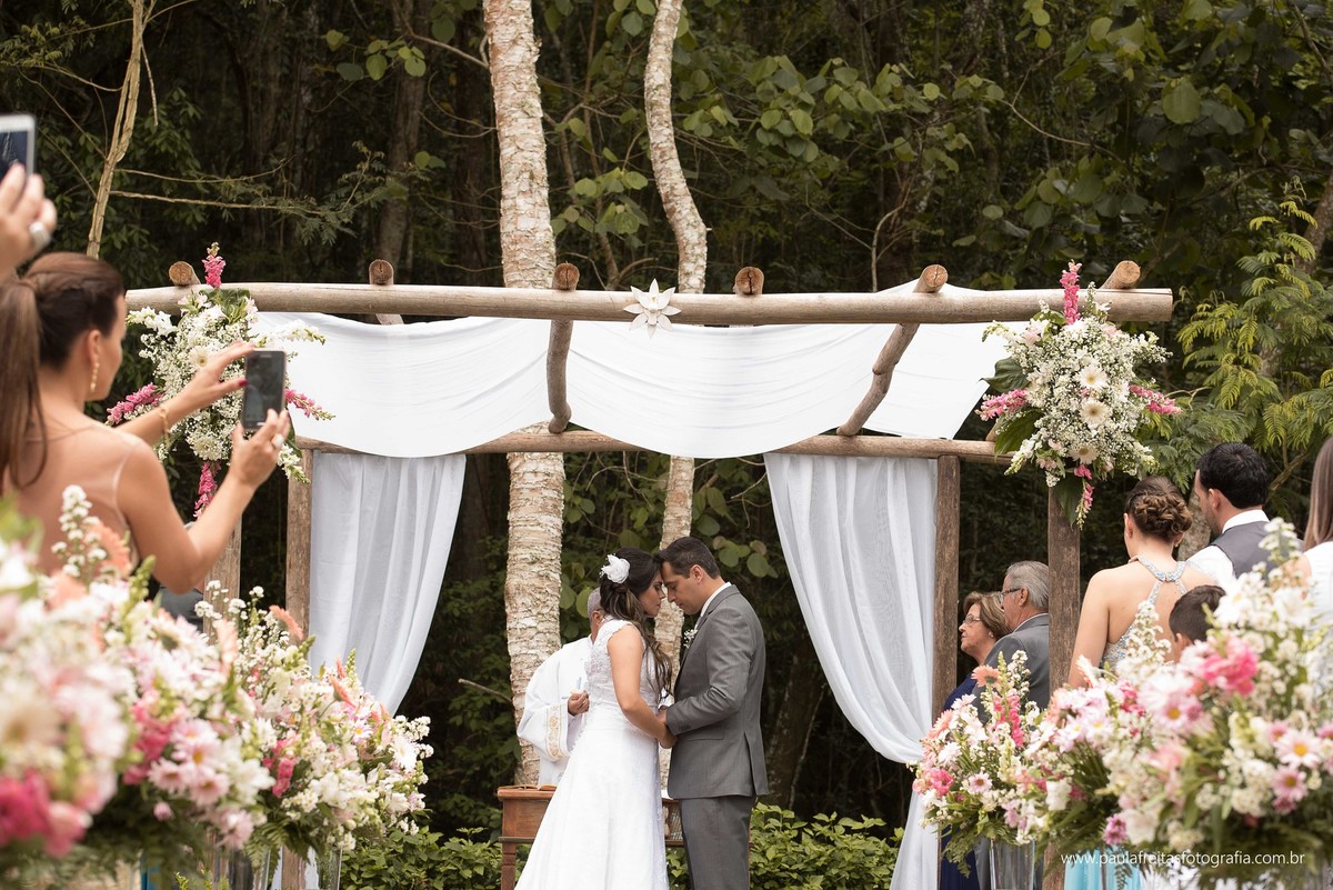 casamento-de-dia-feito-em-sao-luiz-do-paraitinga-de-michele-e-gustavo-e-fotografado-por-paula-freitas-fotografia-video-de-supimpa-audiovisual