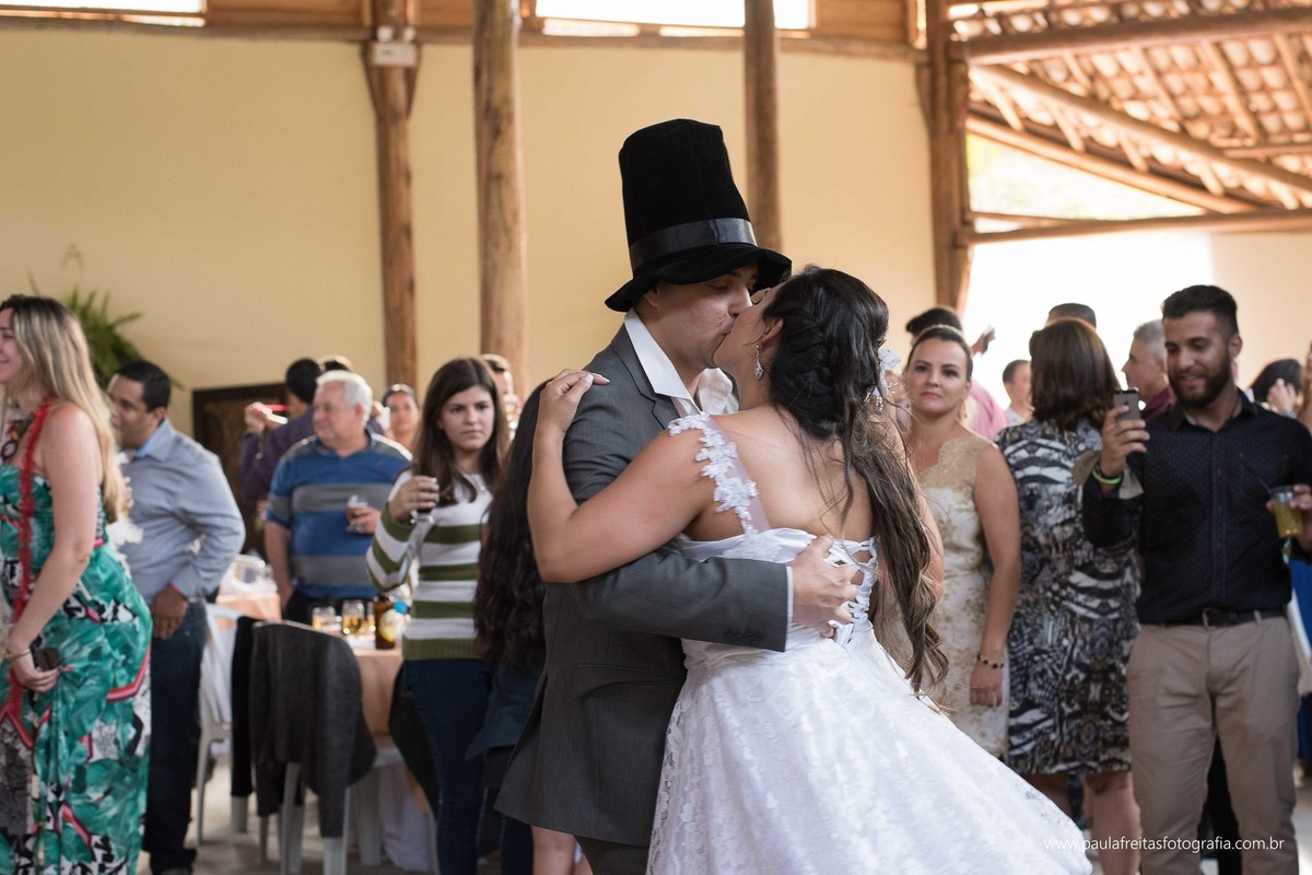 casamento-de-dia-feito-em-sao-luiz-do-paraitinga-de-michele-e-gustavo-e-fotografado-por-paula-freitas-fotografia-video-de-supimpa-audiovisual