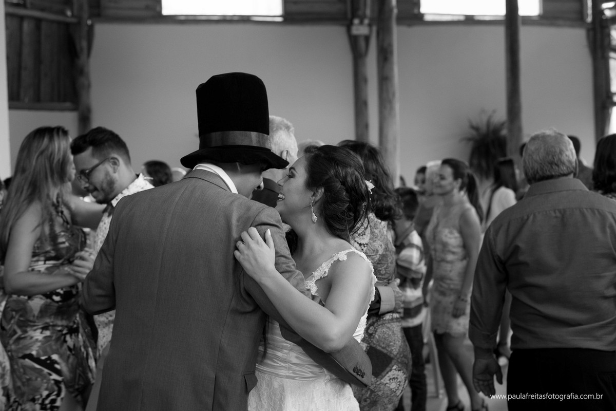 casamento-de-dia-feito-em-sao-luiz-do-paraitinga-de-michele-e-gustavo-e-fotografado-por-paula-freitas-fotografia-video-de-supimpa-audiovisual