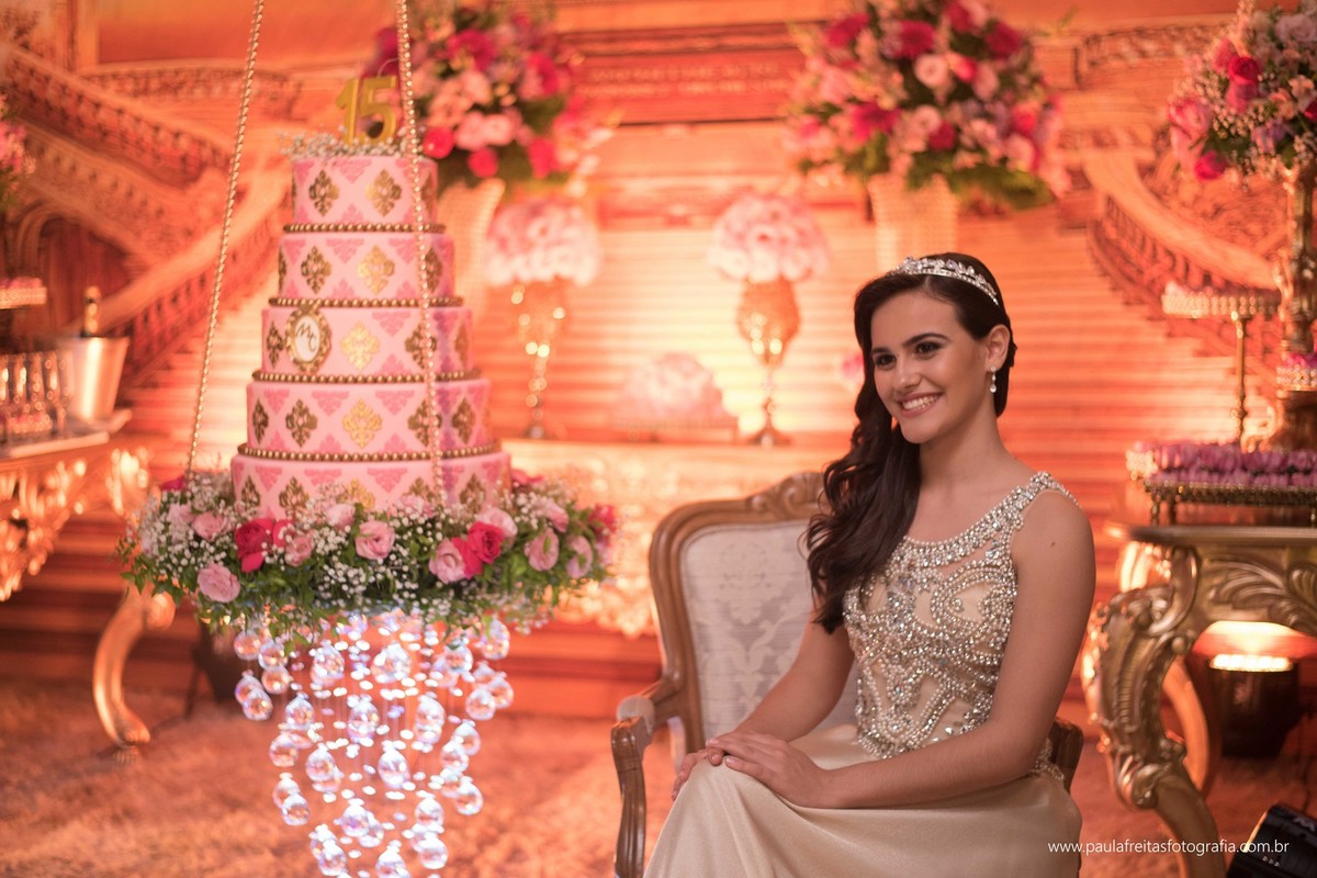 festa-de-debutante-15-anos-dourada-da-maria-celia-realizado-em-guaratingueta-sp-fotografado-por-paula-freitas-fotografia-e-video-de-supimpa (34)