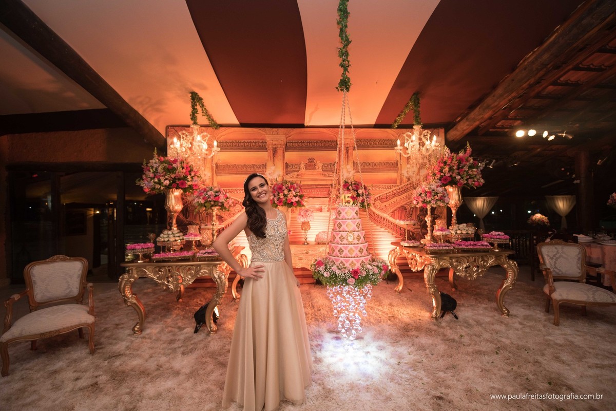 festa-de-debutante-15-anos-dourada-da-maria-celia-realizado-em-guaratingueta-sp-fotografado-por-paula-freitas-fotografia-e-video-de-supimpa (34)