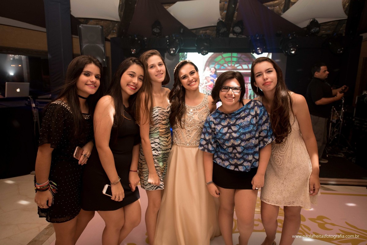 festa-de-debutante-15-anos-dourada-da-maria-celia-realizado-em-guaratingueta-sp-fotografado-por-paula-freitas-fotografia-e-video-de-supimpa (34)