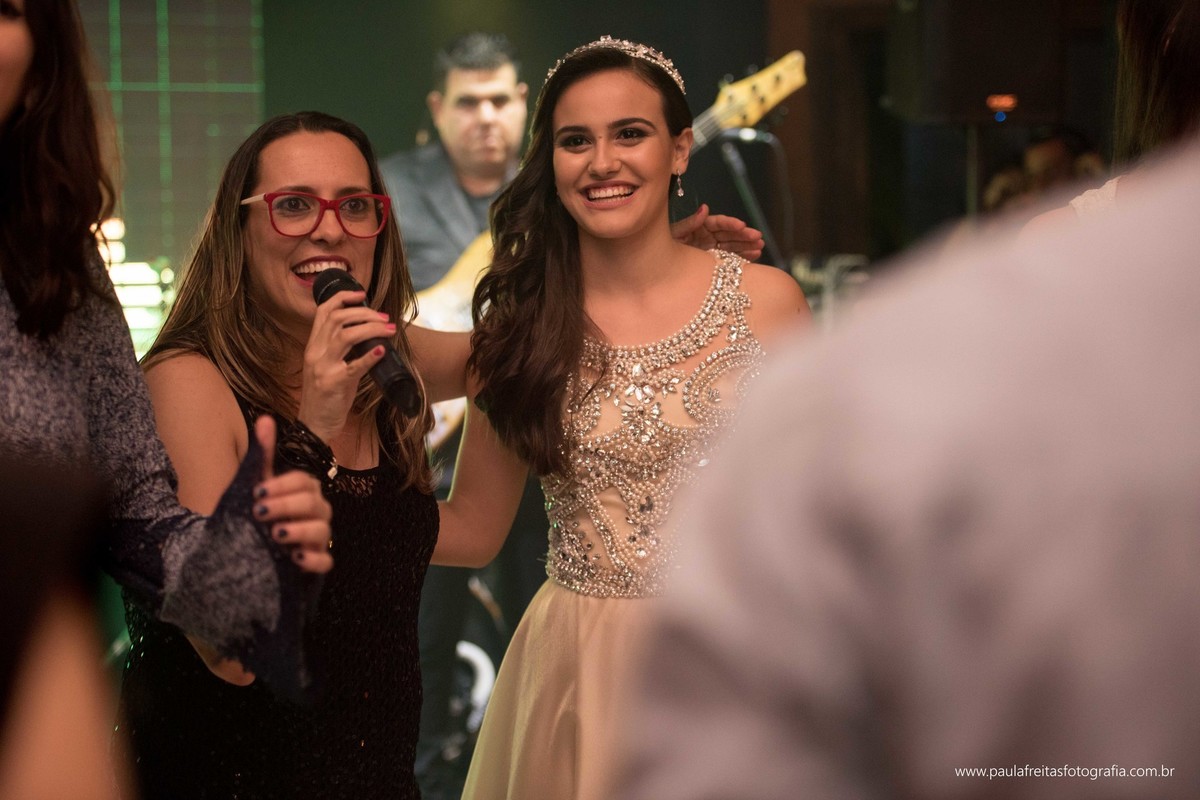 festa-de-debutante-15-anos-dourada-da-maria-celia-realizado-em-guaratingueta-sp-fotografado-por-paula-freitas-fotografia-e-video-de-supimpa (34)