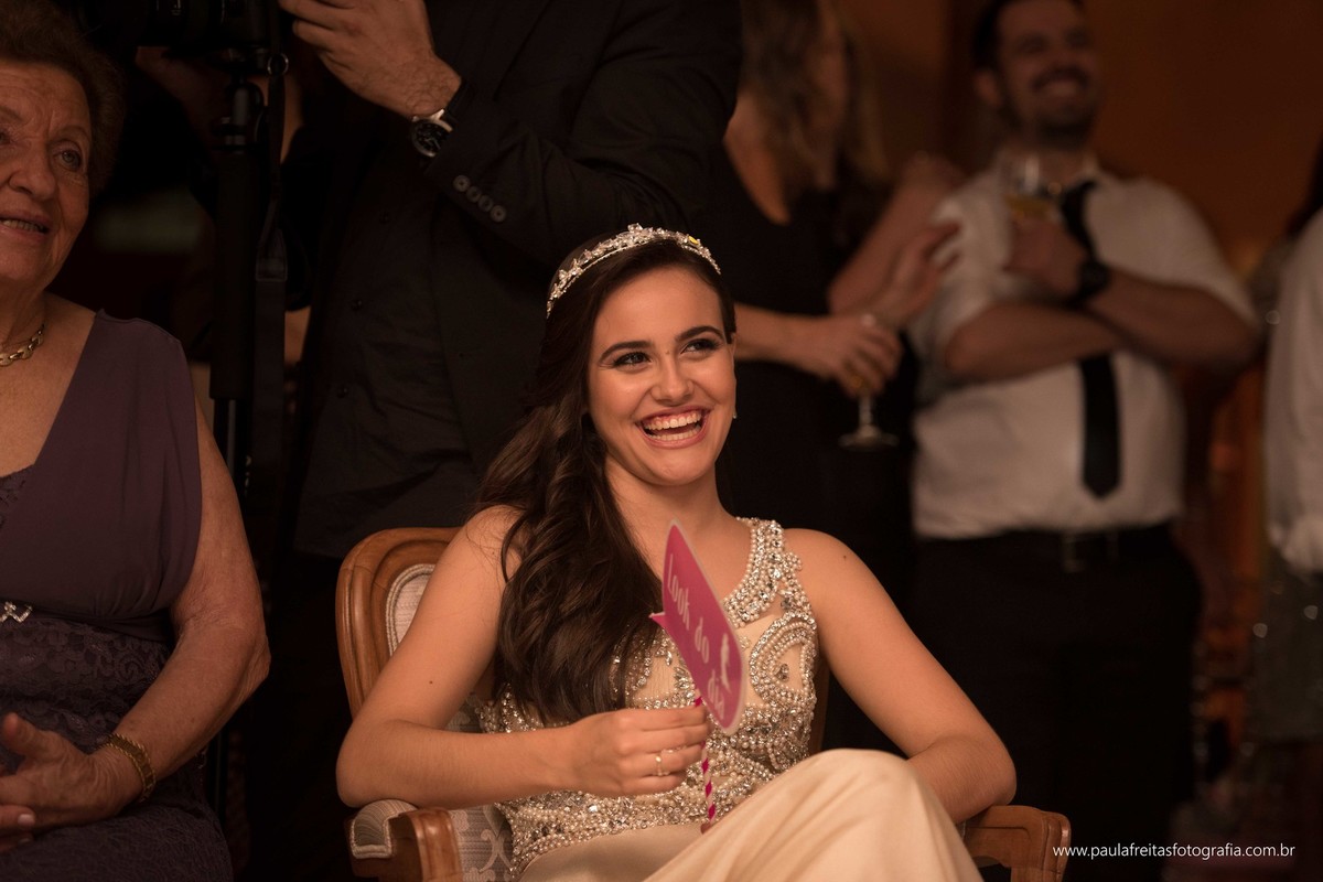 festa-de-debutante-15-anos-dourada-da-maria-celia-realizado-em-guaratingueta-sp-fotografado-por-paula-freitas-fotografia-e-video-de-supimpa (34)