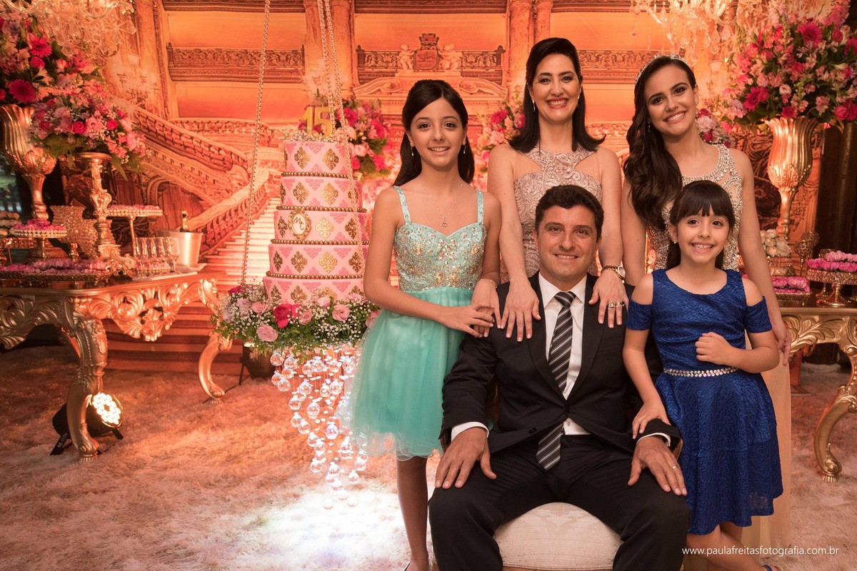 festa-de-debutante-15-anos-dourada-da-maria-celia-realizado-em-guaratingueta-sp-fotografado-por-paula-freitas-fotografia-e-video-de-supimpa (34)
