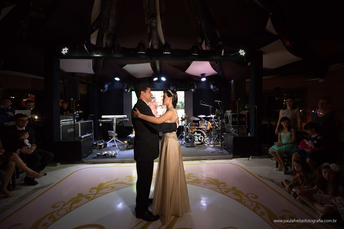 festa-de-debutante-15-anos-dourada-da-maria-celia-realizado-em-guaratingueta-sp-fotografado-por-paula-freitas-fotografia-e-video-de-supimpa (34)