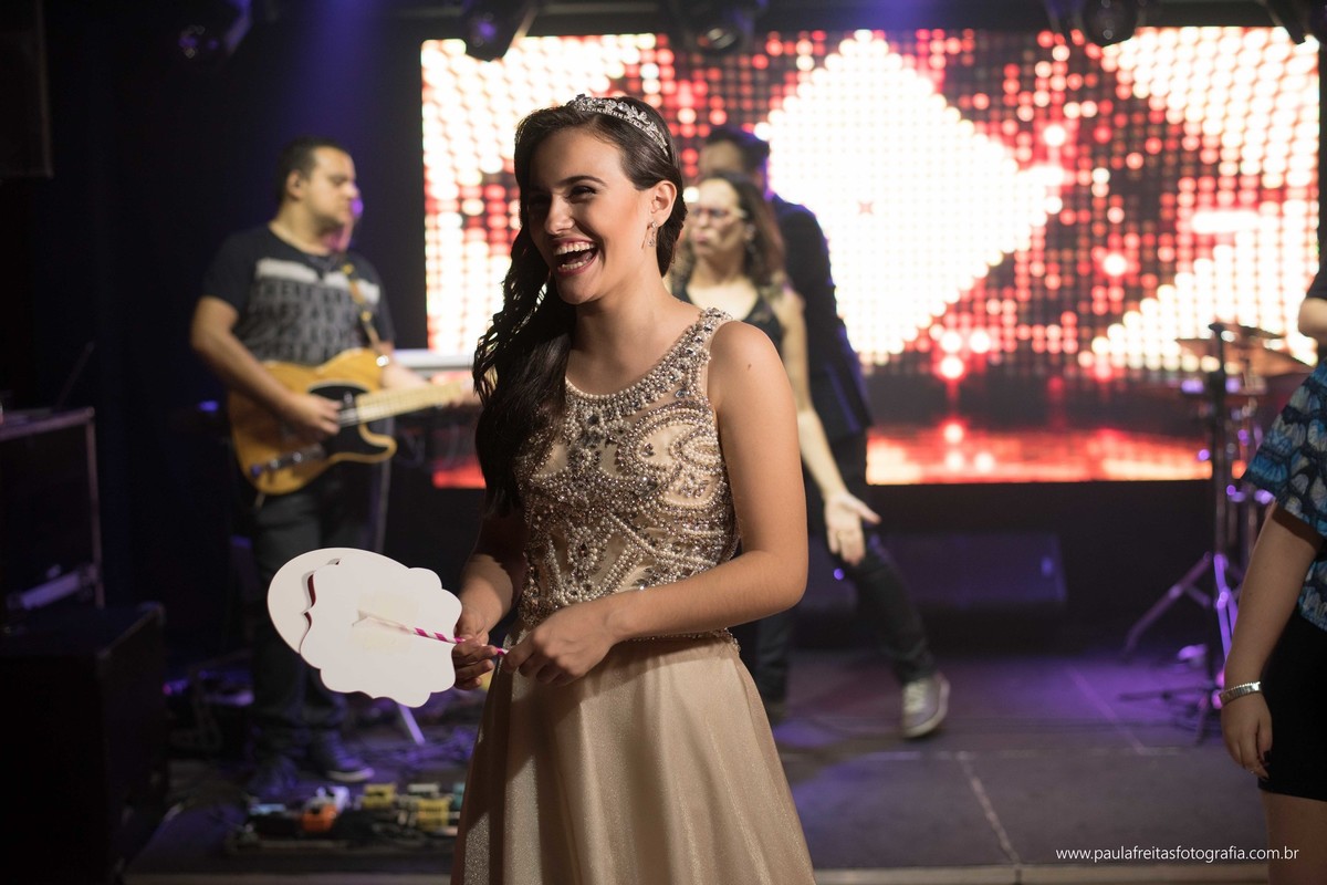 festa-de-debutante-15-anos-dourada-da-maria-celia-realizado-em-guaratingueta-sp-fotografado-por-paula-freitas-fotografia-e-video-de-supimpa (34)