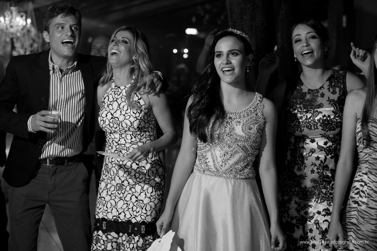 festa-de-debutante-15-anos-dourada-da-maria-celia-realizado-em-guaratingueta-sp-fotografado-por-paula-freitas-fotografia-e-video-de-supimpa (34)