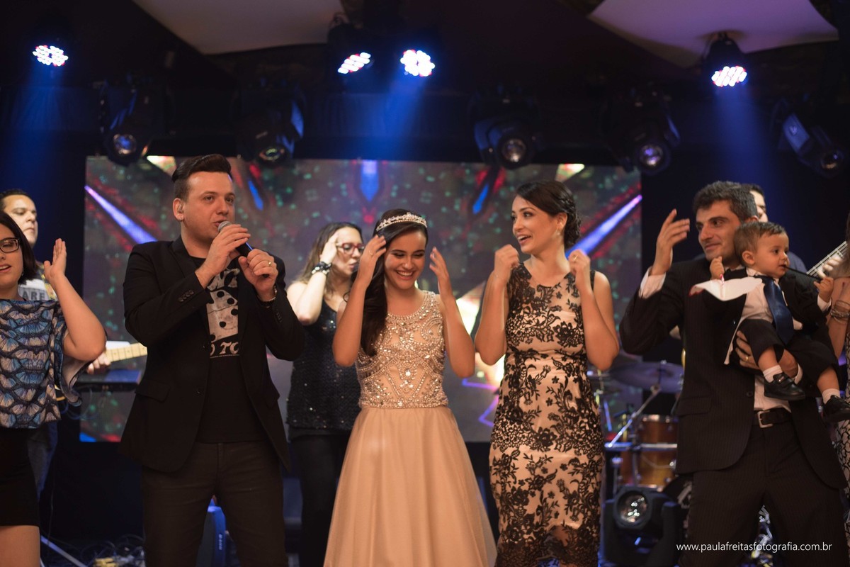 festa-de-debutante-15-anos-dourada-da-maria-celia-realizado-em-guaratingueta-sp-fotografado-por-paula-freitas-fotografia-e-video-de-supimpa (34)