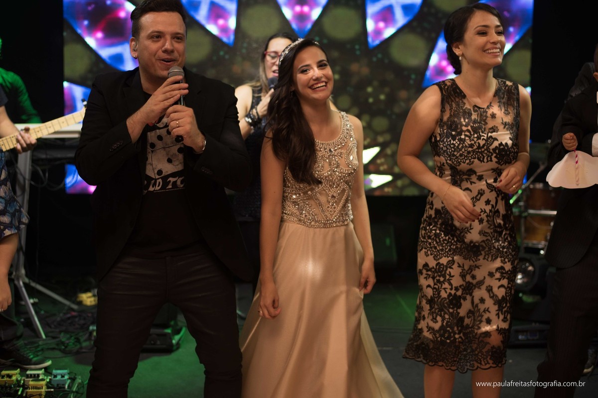 festa-de-debutante-15-anos-dourada-da-maria-celia-realizado-em-guaratingueta-sp-fotografado-por-paula-freitas-fotografia-e-video-de-supimpa (34)