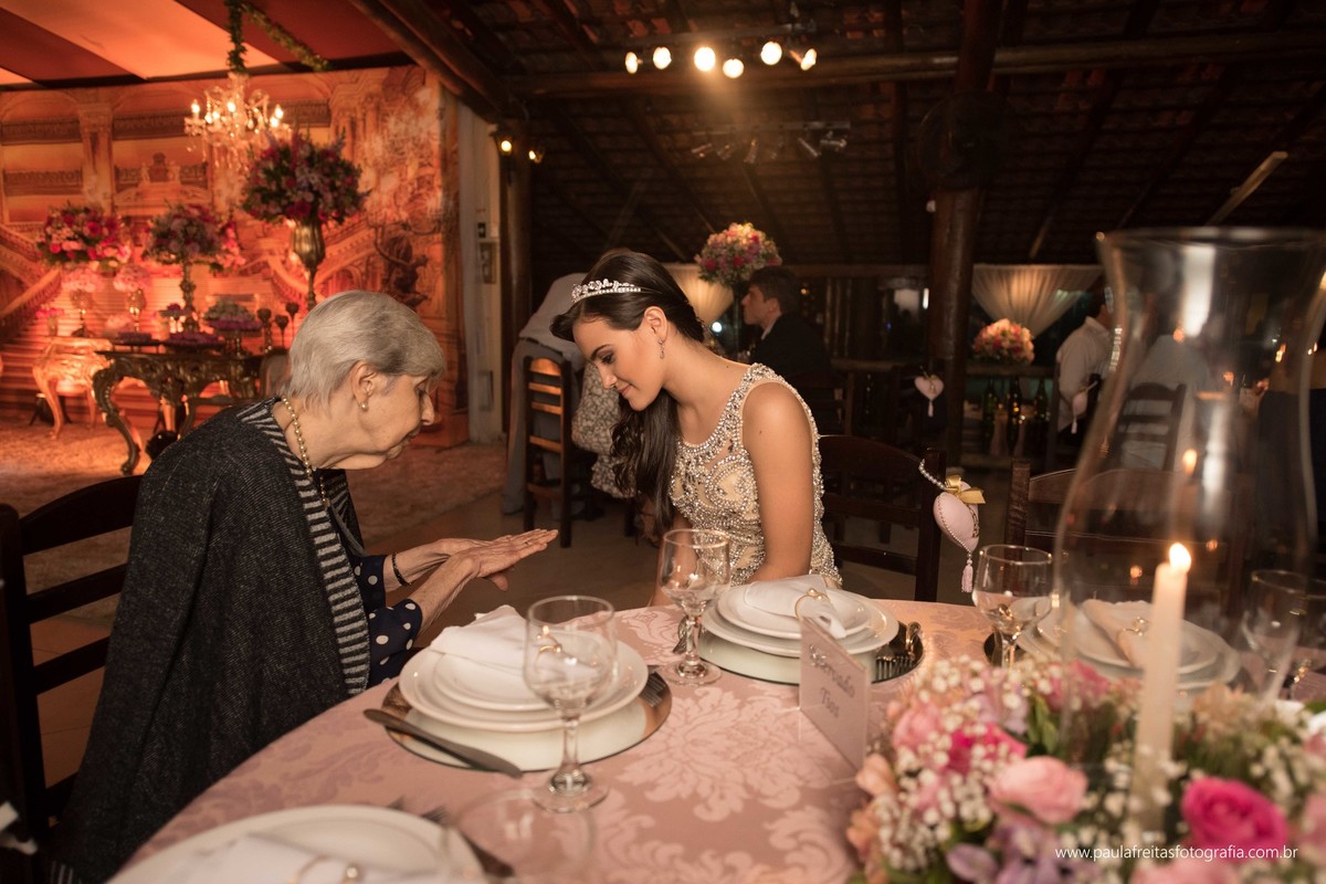festa-de-debutante-15-anos-dourada-da-maria-celia-realizado-em-guaratingueta-sp-fotografado-por-paula-freitas-fotografia-e-video-de-supimpa (34)