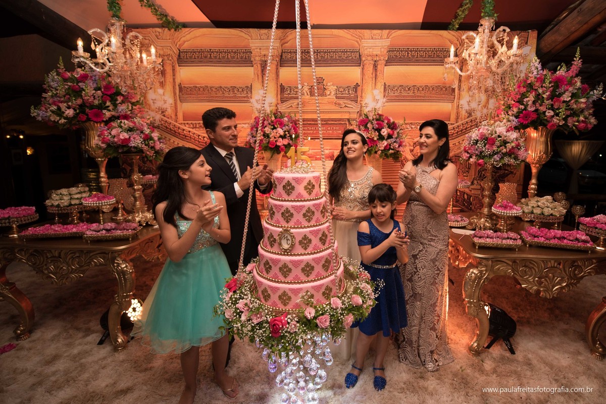 festa-de-debutante-15-anos-dourada-da-maria-celia-realizado-em-guaratingueta-sp-fotografado-por-paula-freitas-fotografia-e-video-de-supimpa (34)
