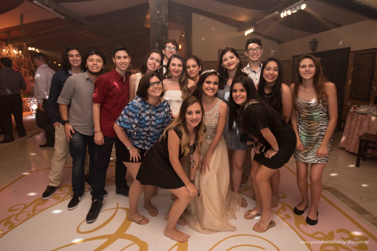 festa-de-debutante-15-anos-dourada-da-maria-celia-realizado-em-guaratingueta-sp-fotografado-por-paula-freitas-fotografia-e-video-de-supimpa (34)
