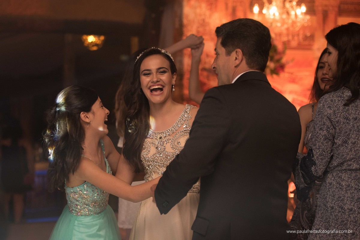 festa-de-debutante-15-anos-dourada-da-maria-celia-realizado-em-guaratingueta-sp-fotografado-por-paula-freitas-fotografia-e-video-de-supimpa (34)