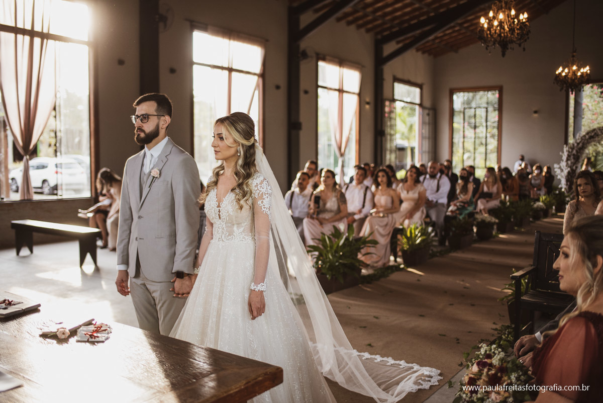 foto de casal no altar