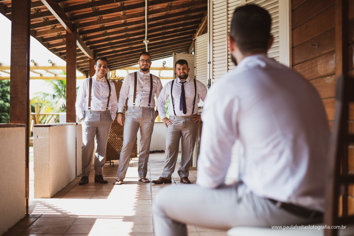foto  do noivo com os padrinhos casamento