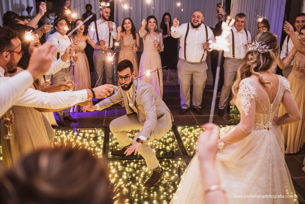 noivo dançando em festa de casamento em taubate sp