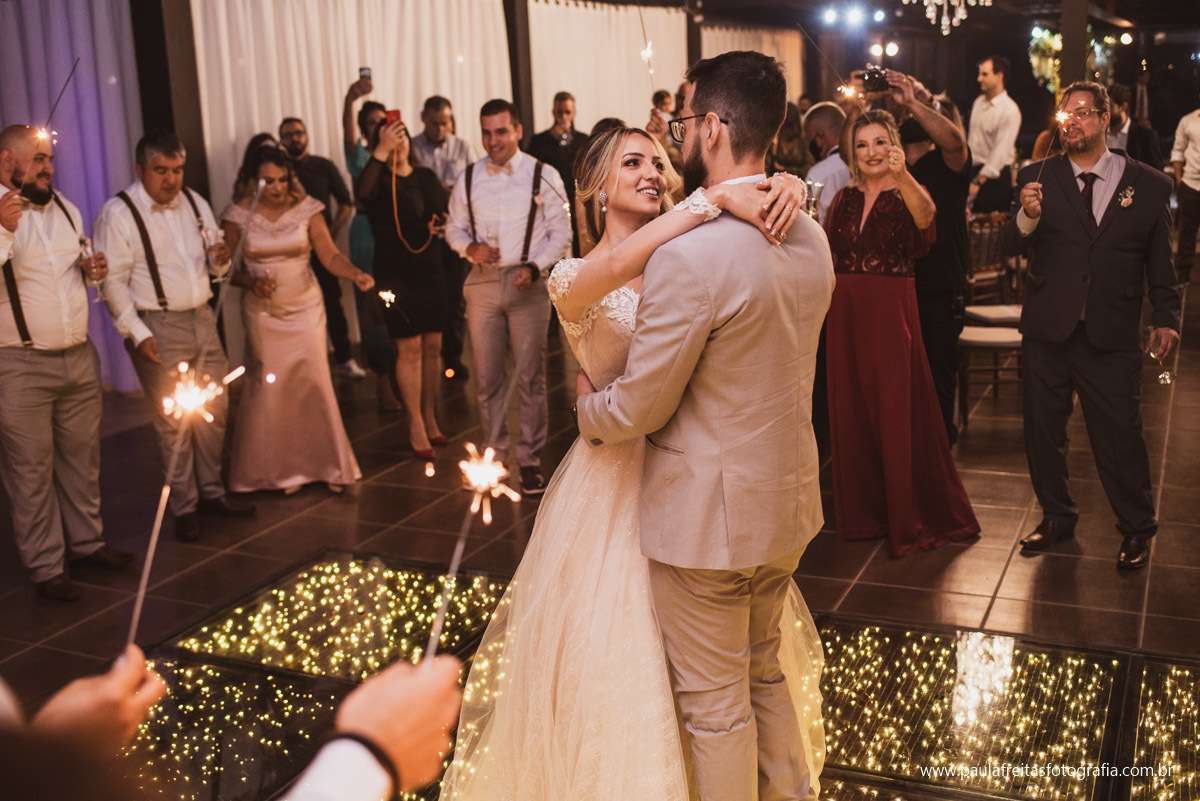 momento de dança do casal em casamento taubate sp