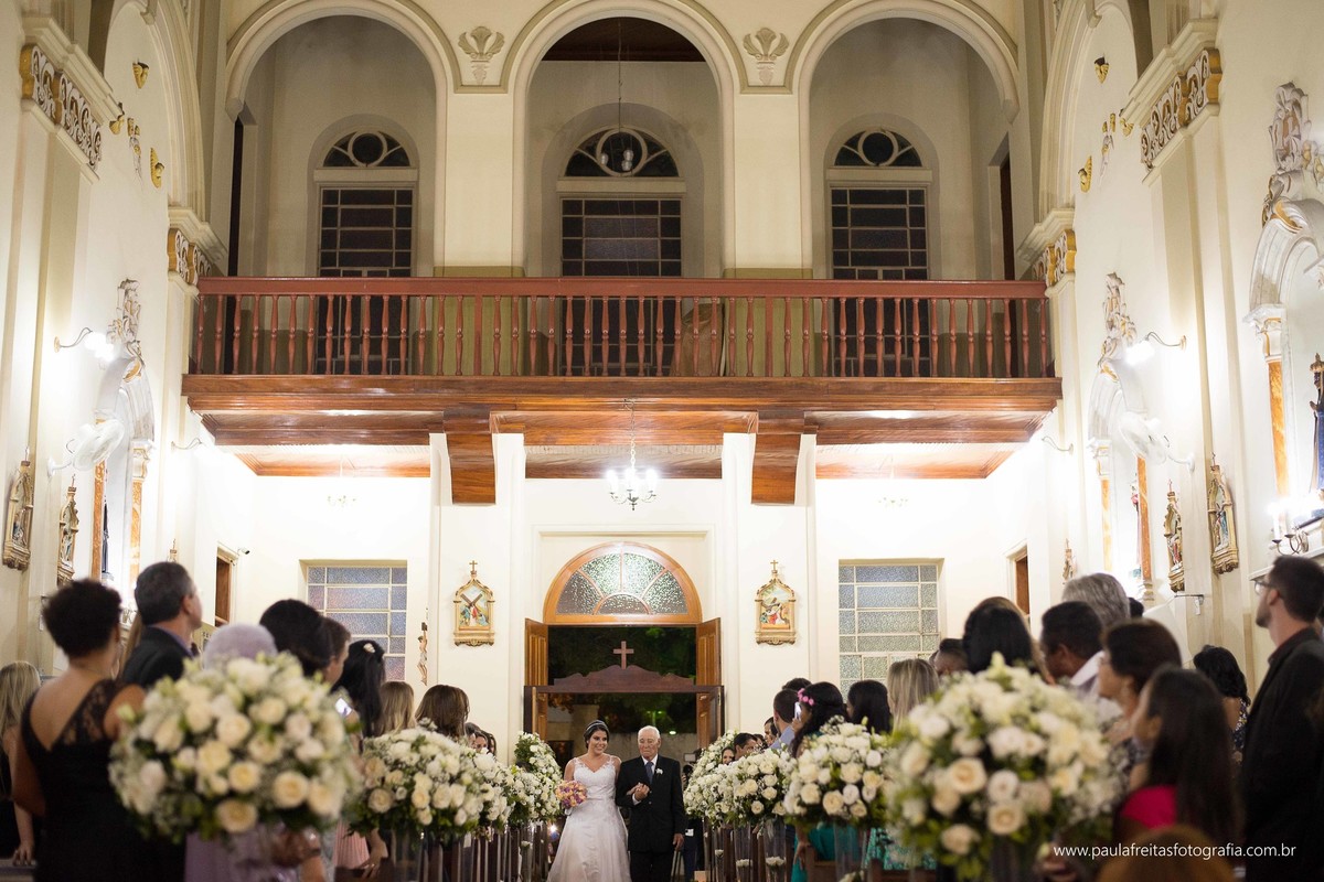 studio-venus-em-guaratingueta-igreja-orfanato-de-guaratingueta-clube-dos-bancarios-casamento-mariana-e-magnum-decoração-buffet-da-alcirene-fotografia-paula-freitas-fotografia