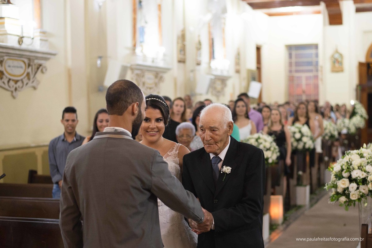 studio-venus-em-guaratingueta-igreja-orfanato-de-guaratingueta-clube-dos-bancarios-casamento-mariana-e-magnum-decoração-buffet-da-alcirene-fotografia-paula-freitas-fotografia