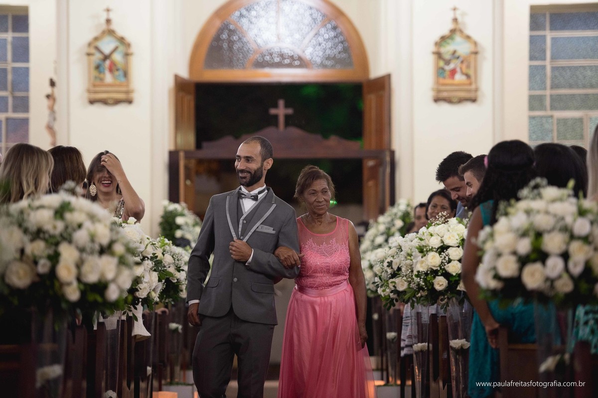 studio-venus-em-guaratingueta-igreja-orfanato-de-guaratingueta-clube-dos-bancarios-casamento-mariana-e-magnum-decoração-buffet-da-alcirene-fotografia-paula-freitas-fotografia